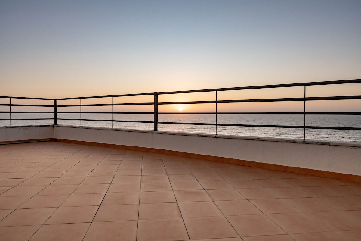 Beachfront home with spectacular views, Santa Cruz gallery image 5