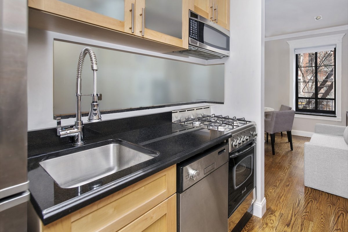 Cozy two bedroom apt close to Soho and NYU. gallery image 4