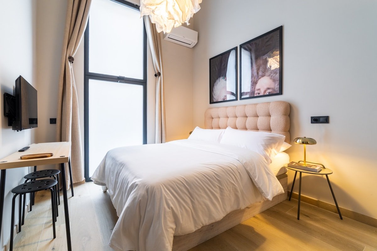 The 4 Lofts Gran Via suites-Groups-Parking infront gallery image 4