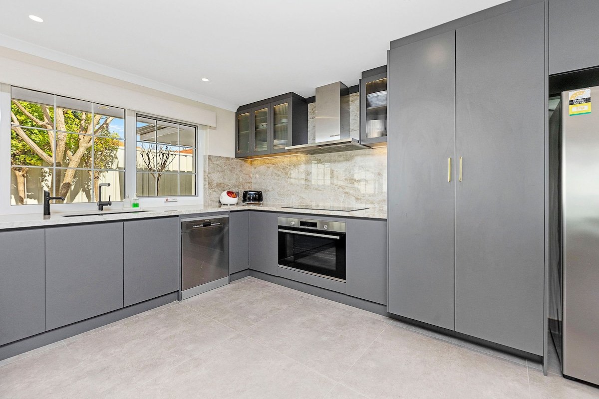 Exquisite Oasis Family Retreat gallery image 5