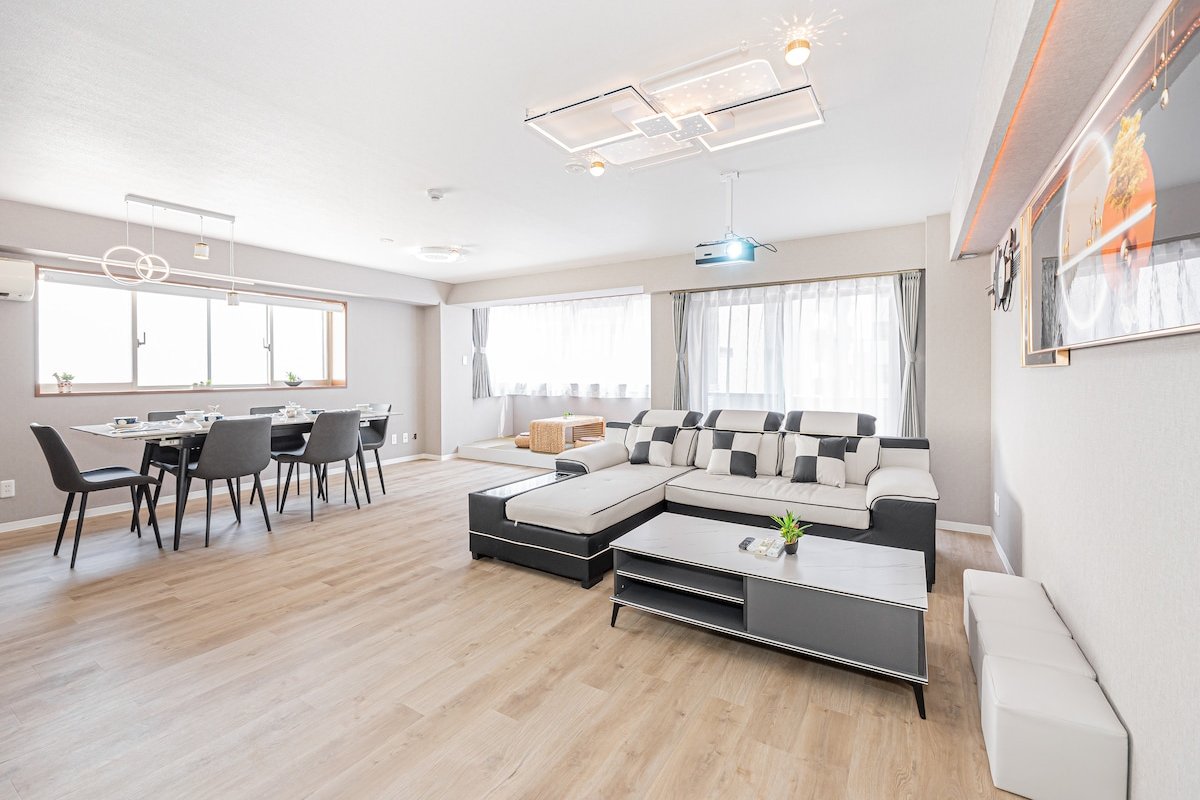 豪華な３寝室３トイレ２バスルーム！家庭シアター付、フルキッチン付！キッズルーム、ガレージ利用可！ gallery image 4