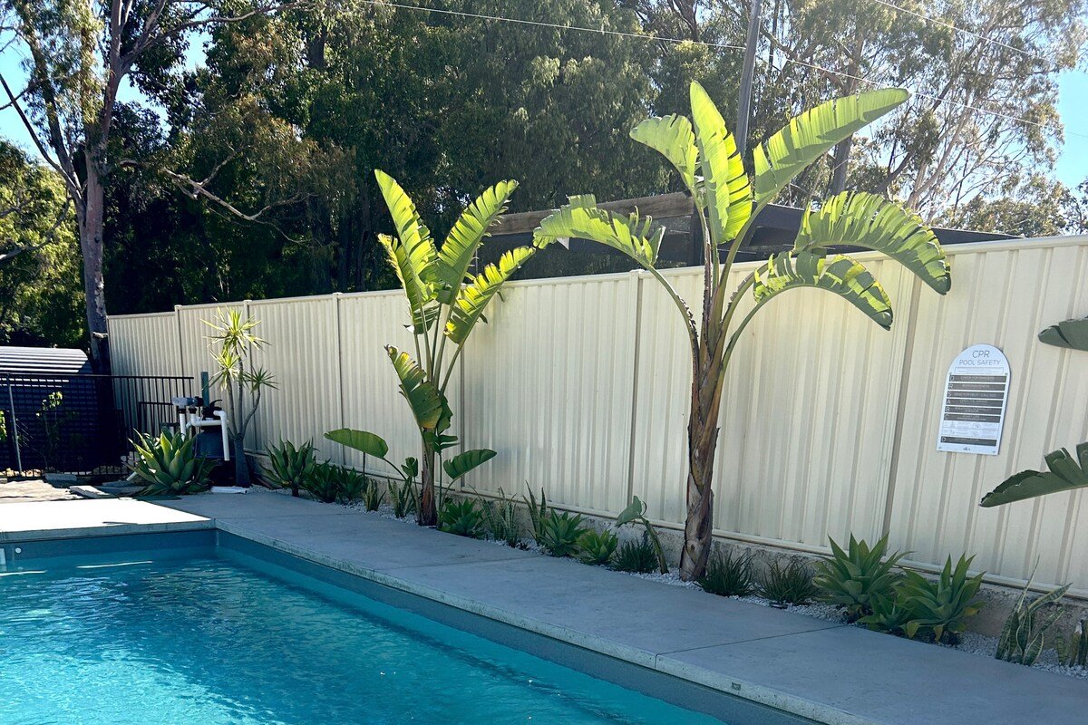 Poolside Paradise gallery image 3