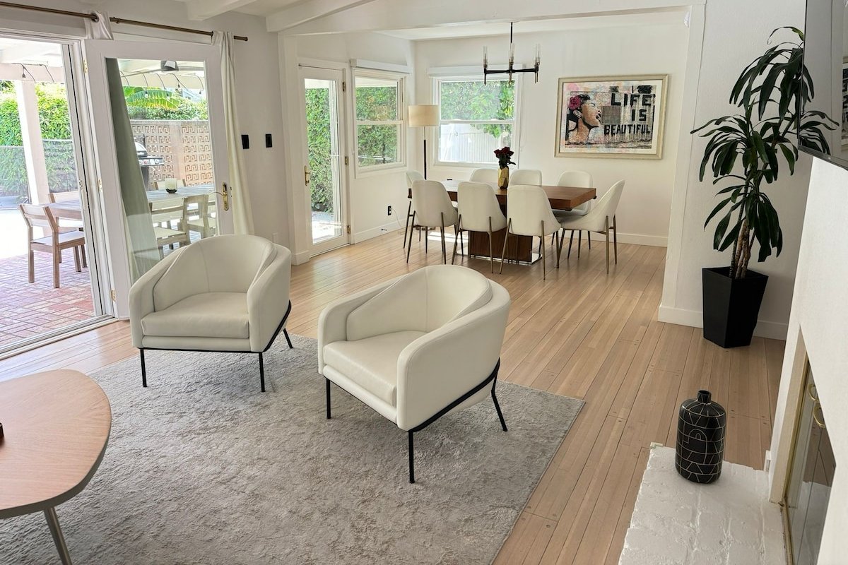 LA Modern Vacation Retreat *New Listing* gallery image 3