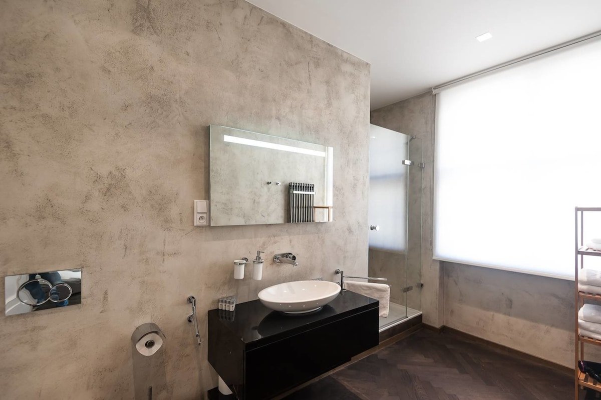 Spacious 2-bedroom Old Town Apartment gallery image 4