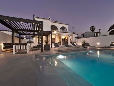 SUN VILLA-Exceptionnelle en bordure du grand canal