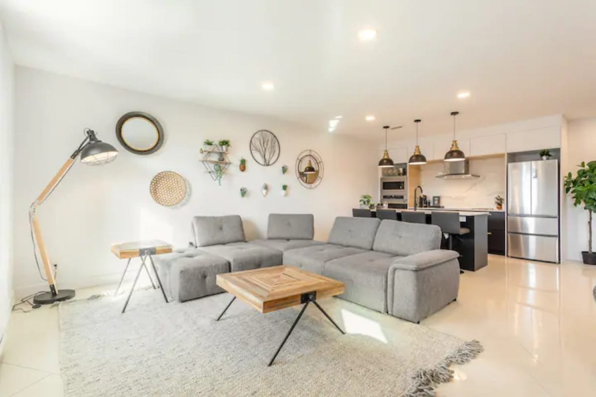 The Ultimate Plateau Retreat – 10BR Sleeps 24 gallery image 2