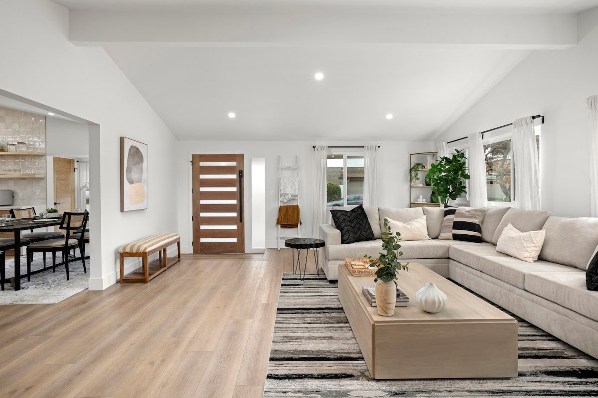 Modern Luxe Mission Valley 3 BR with Game Room gallery image 5