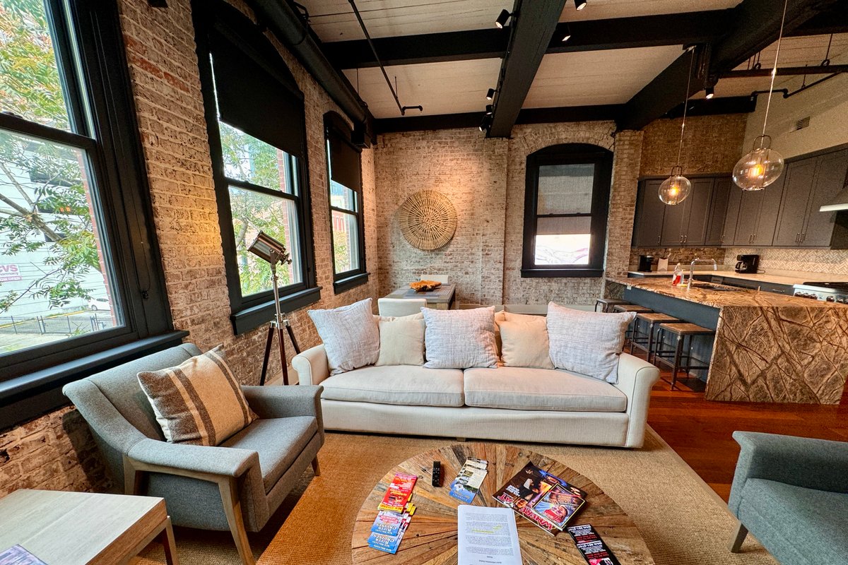 Luxury 3BD/3.5Bth-DOME-2500 SQFT-Pvt Elevator