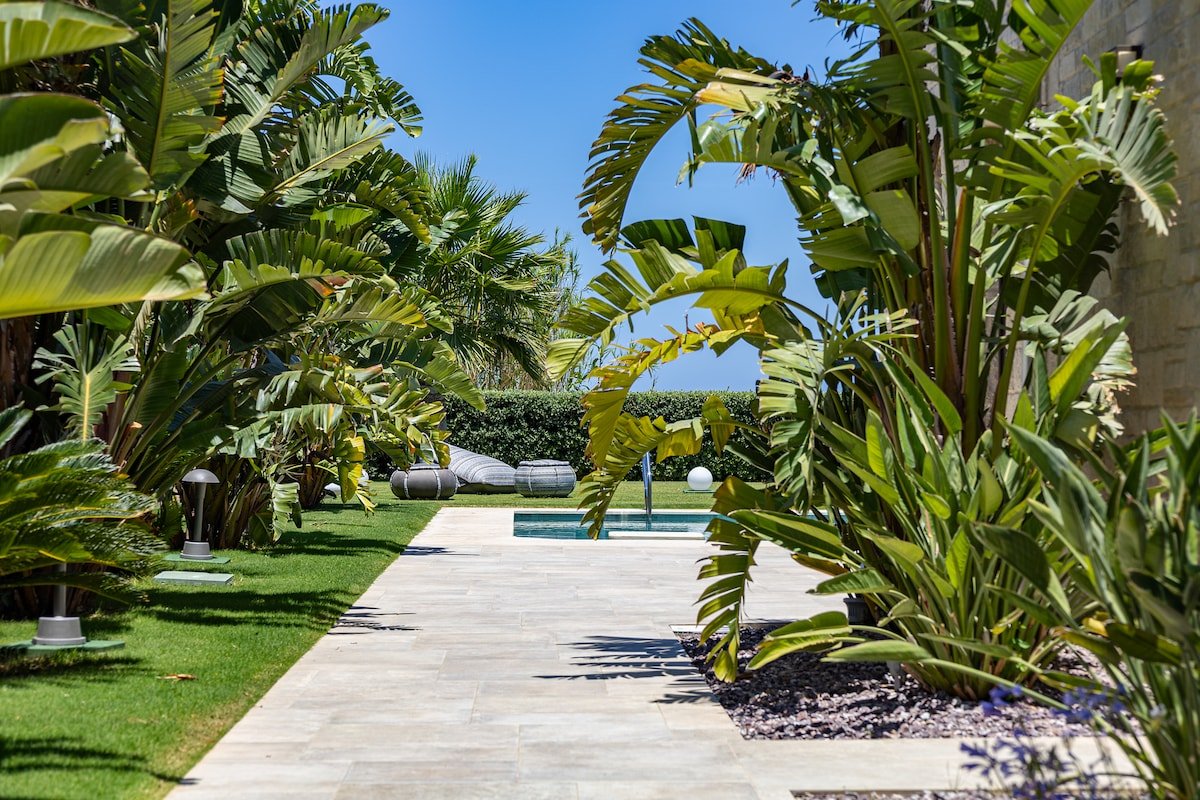 Iniada Villa I- A few meters away from sandy beach gallery image 5