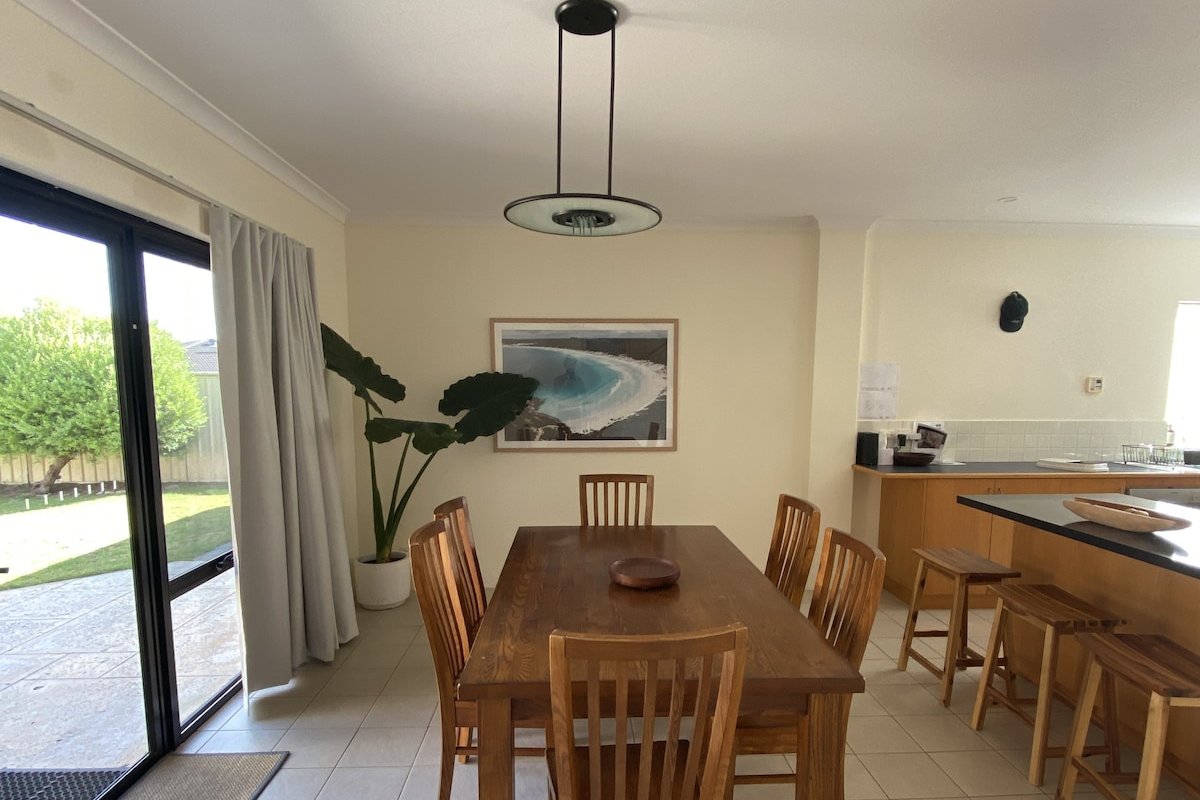 West Beach Getaway – Family & Pet Friendly gallery image 4