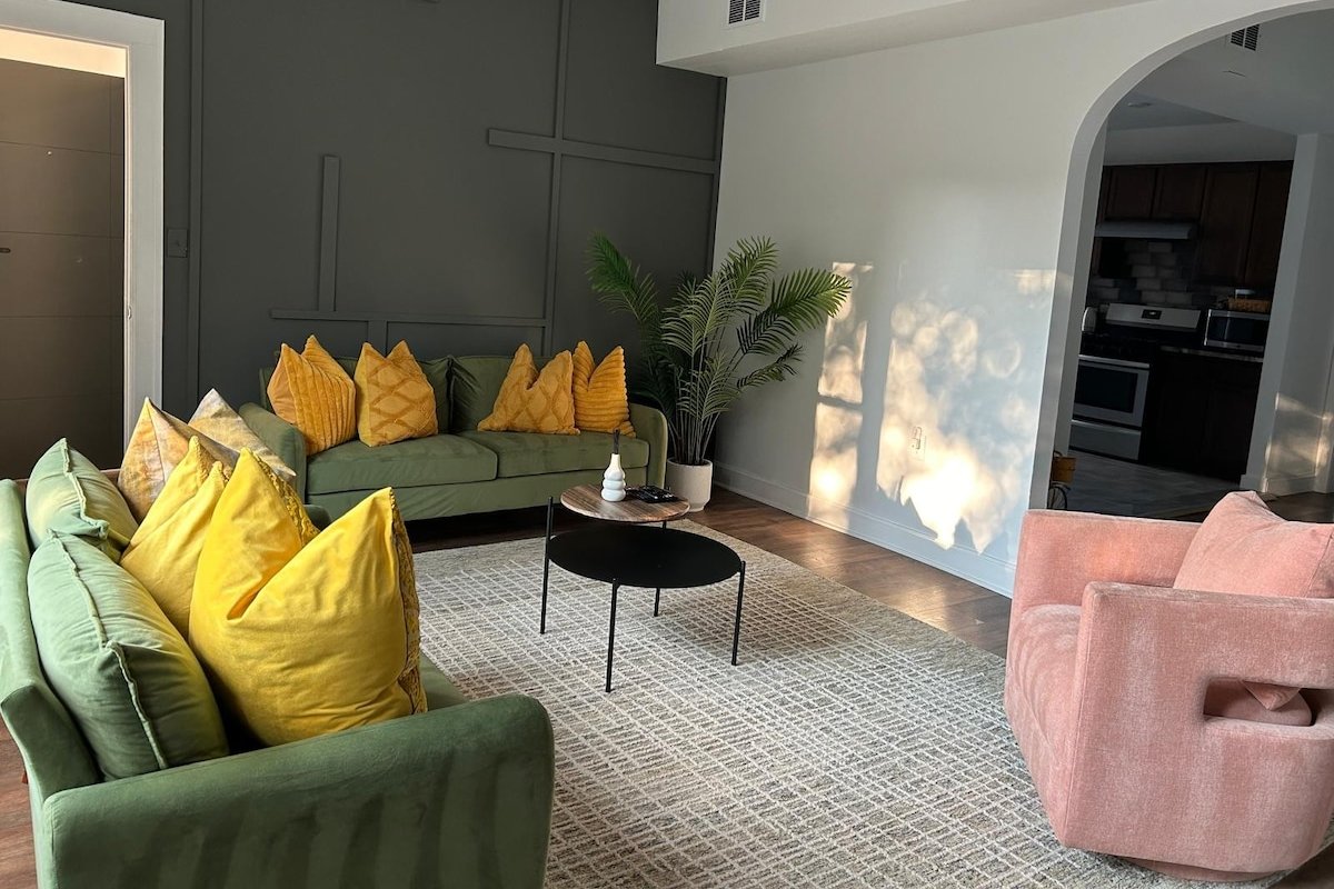 Luxury Escape~ Sleeps 10+ • Easy Access to EWR/NYC gallery image 3