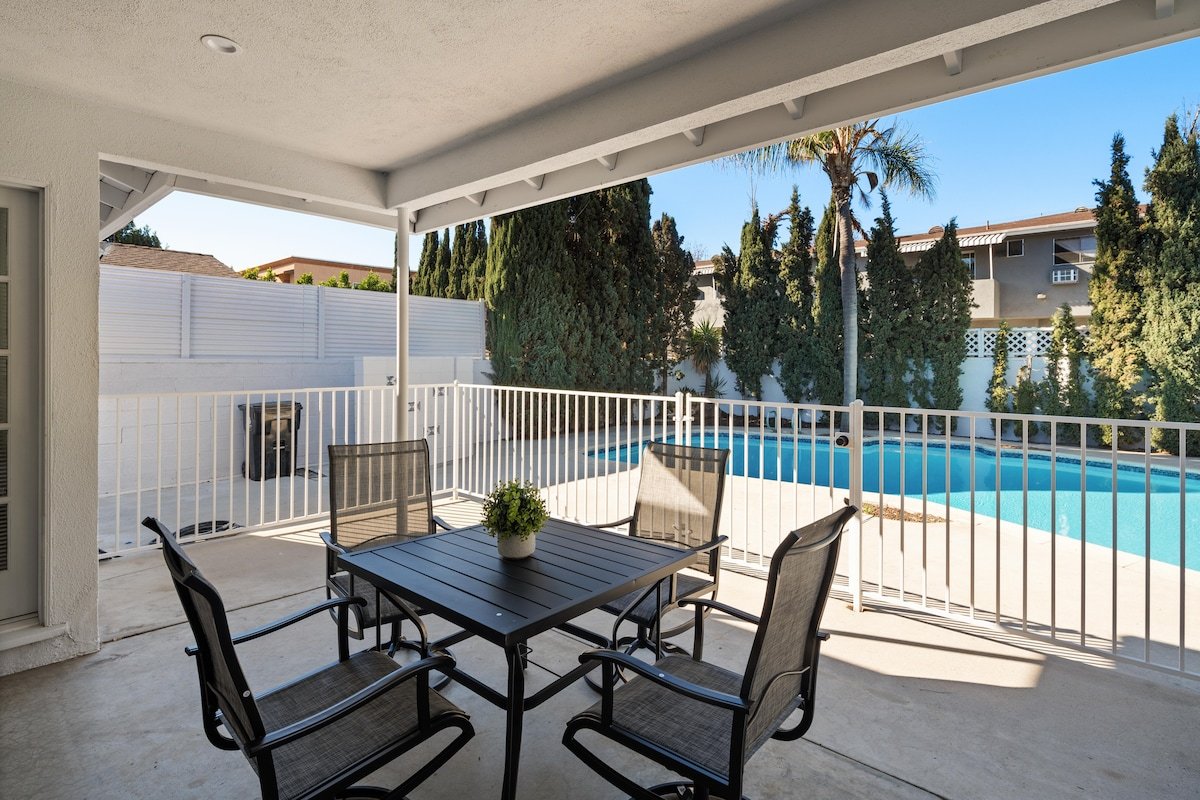 Prime location, 10 mins to universal studio & pool gallery image 3