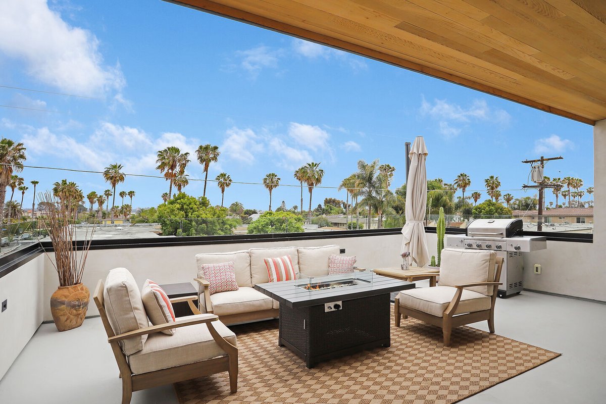 Pacific Beach Luxury Home – Massive Rooftop!