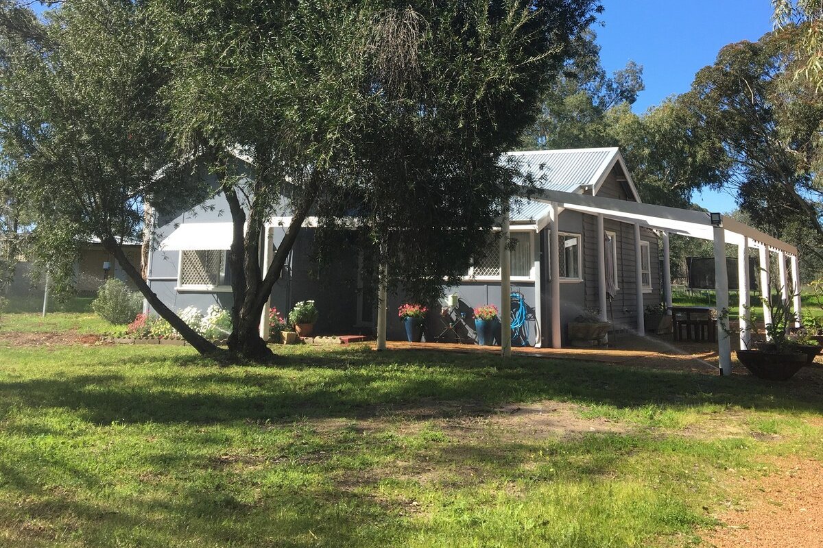 Aintree Cottage: Swan Valley Quiet & Comfortable gallery image 4