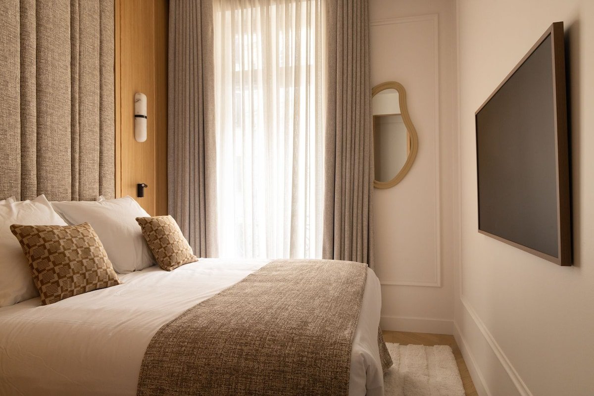 Luxurious A/C flat – 3CH/3SDB – Arc de Triomphe gallery image 2