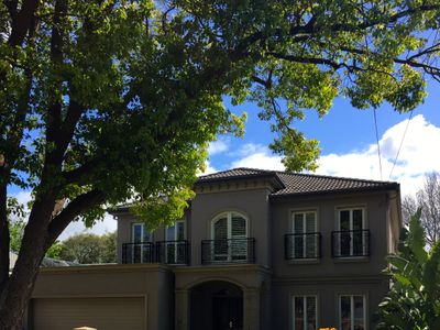 Brighton Mansion with Pool sleeps 8