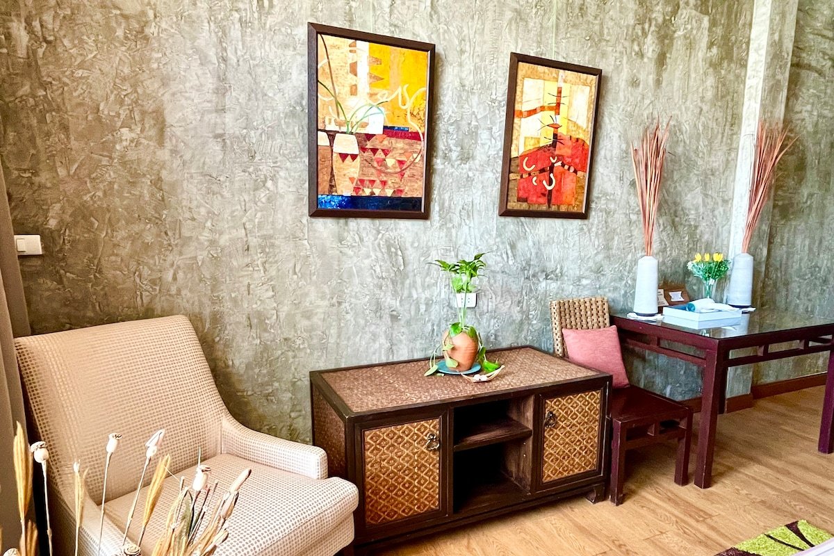 3Houses/10 Bedrooms/9.5 Bathrooms/ Free Pick Up* gallery image 4