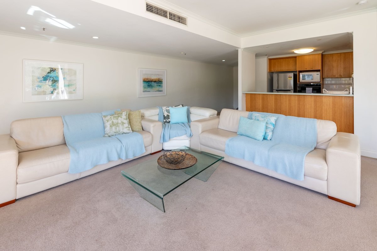 Large Bright 4 Bdrm Southbank apt gallery image 3