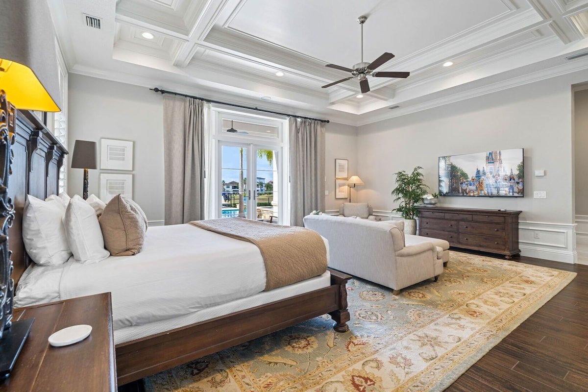 Legends Palace: Private Bowling, Theater, Arcade gallery image 3