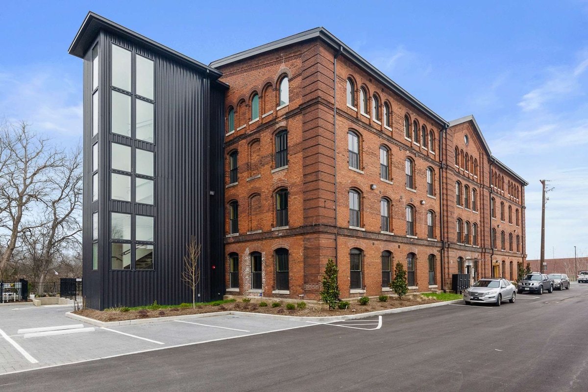 TB One / Combo of Two Luxury Condos / Large Groups gallery image 4