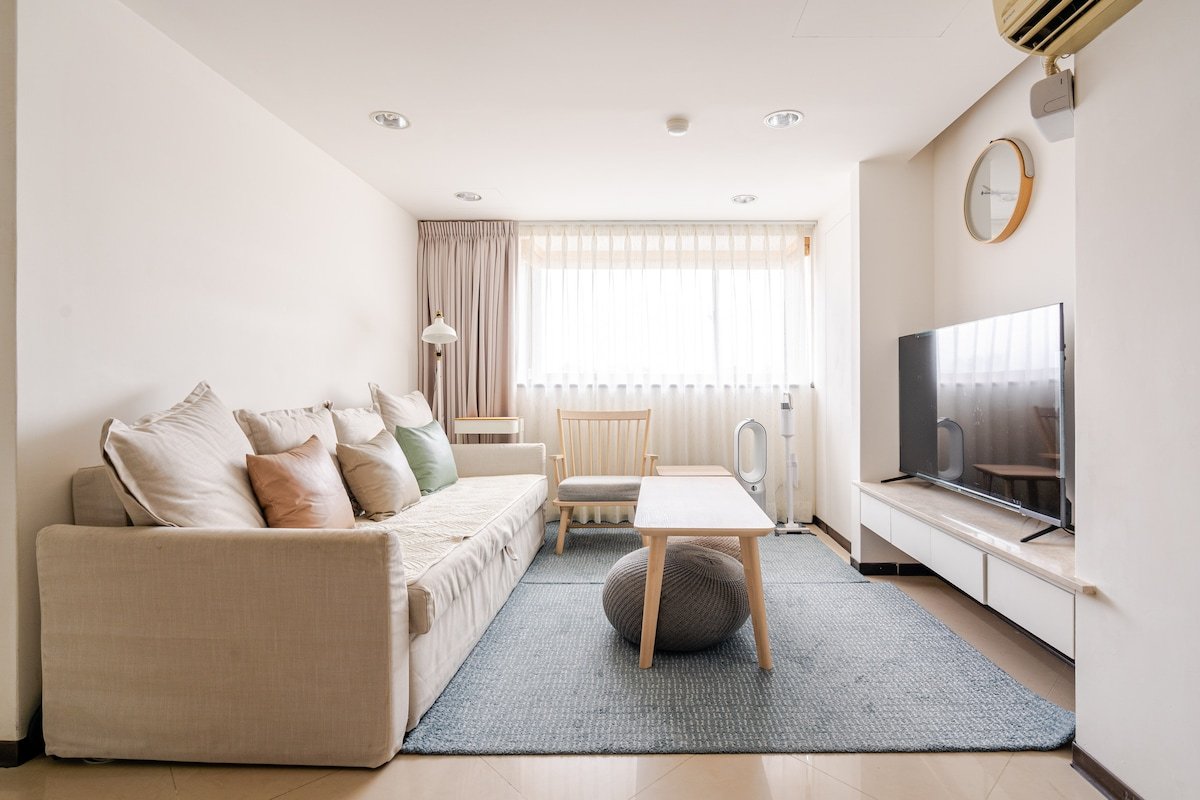 Spacious 3BR Daan Park | Elevator | For Families gallery image 2