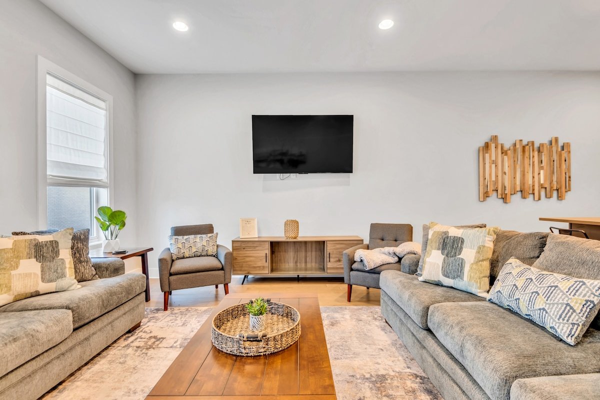 2 Massive Nashville Homes – Stunning Downtown View gallery image 5