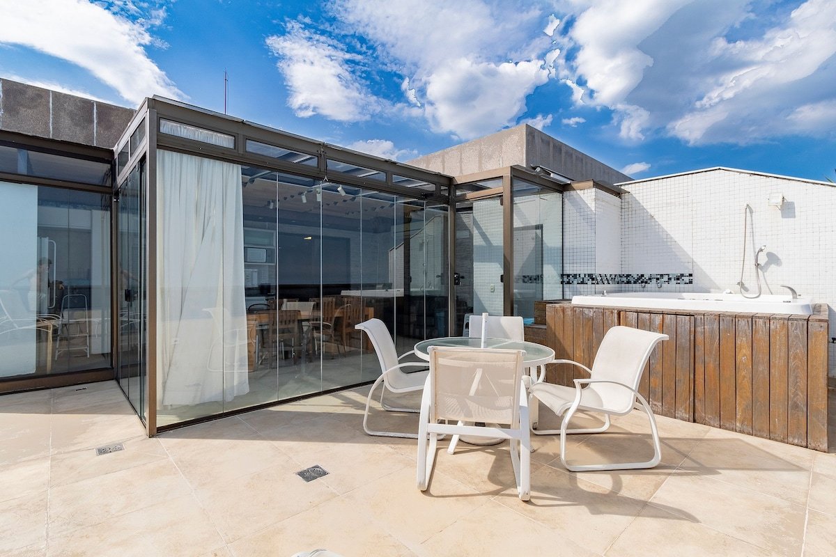 Oceanfront Penthouse with Hot Tub and Suites gallery image 2