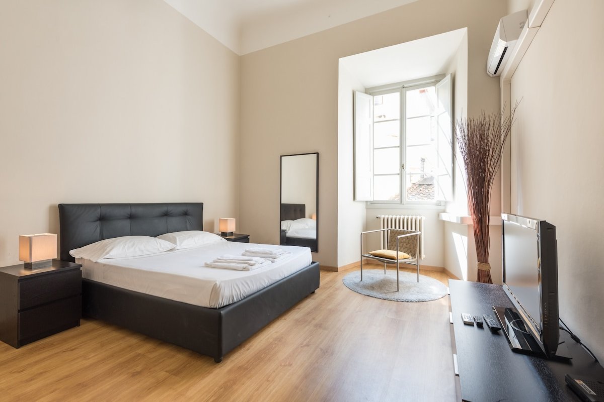 Piazza Strozzi Luxury Apartment gallery image 2