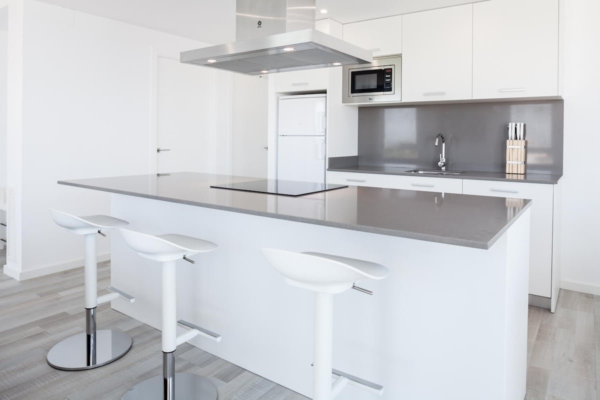 3-bedroom apartment with sea views, communal jacuz gallery image 4