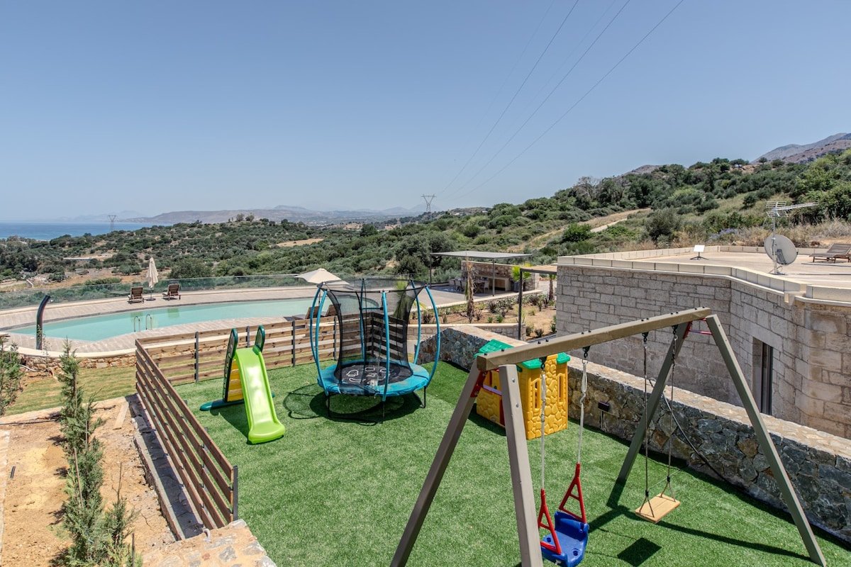 Private Large Pool*BBQ*Playground*Lake & Sea view gallery image 5