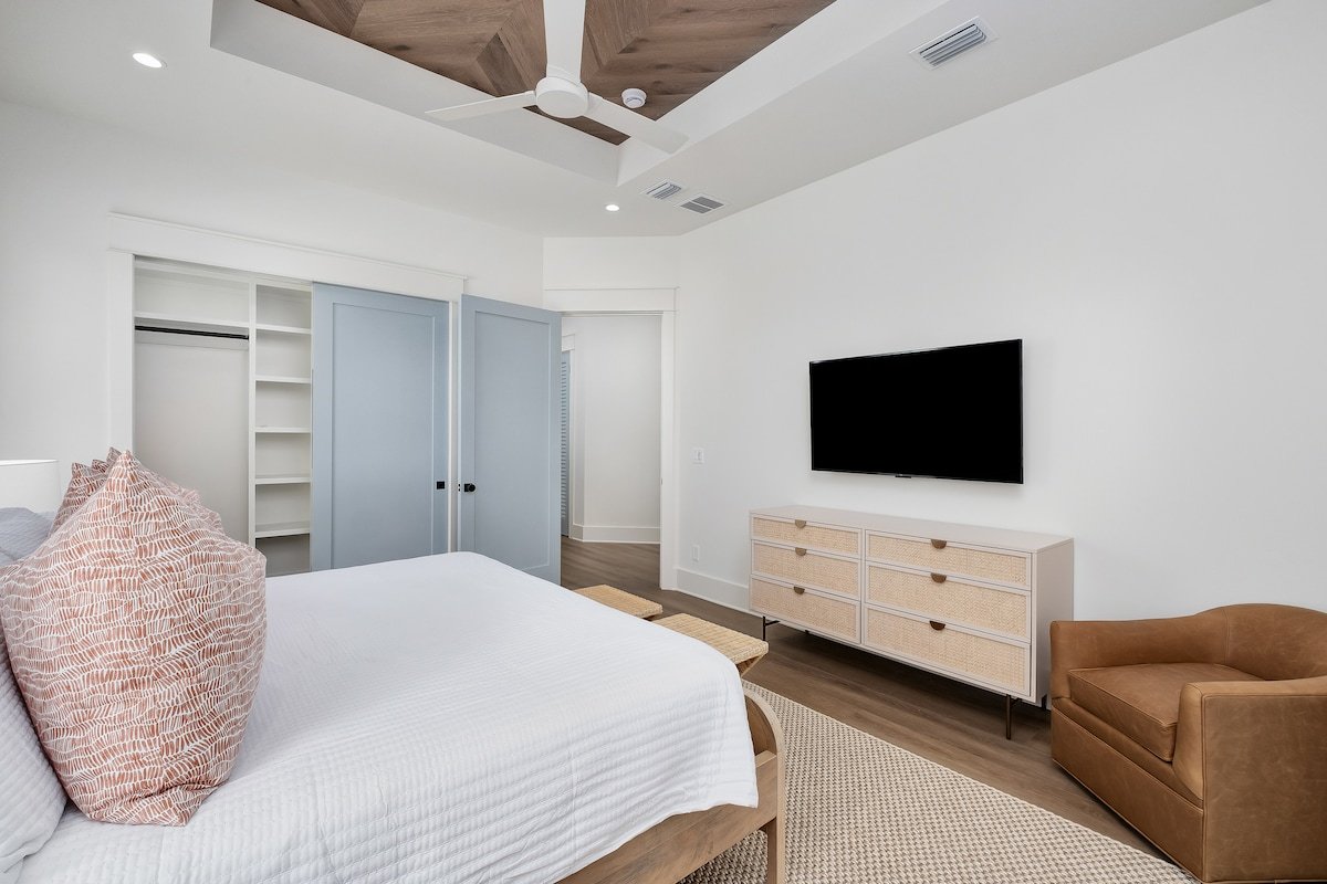 Pool, Spa, Cold Plunge, LSV! Pets OK! Walk 2 Beach gallery image 5