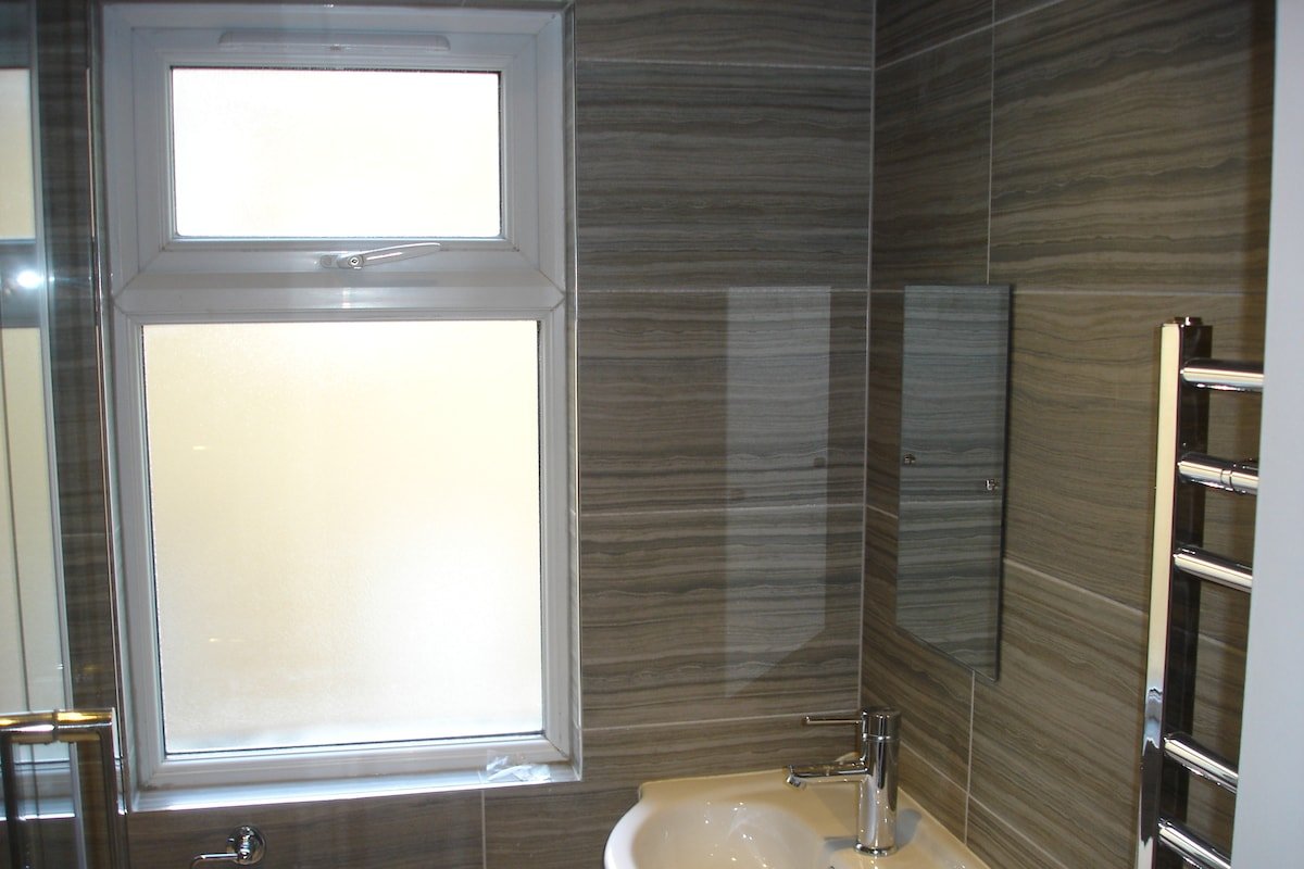 Exceptionally spacious Victorian House gallery image 3