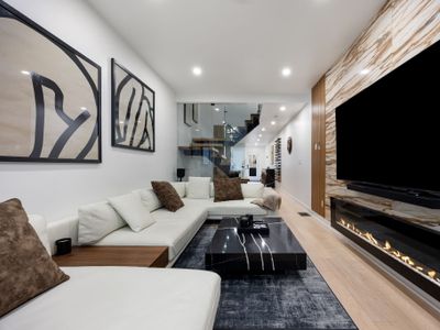 Luxury Home King West