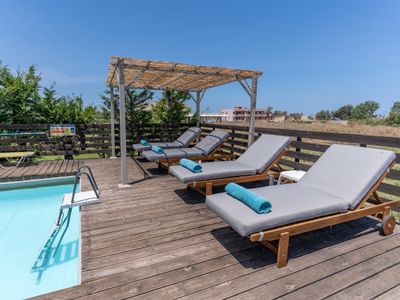 Villa Olympia, max 22 p. 400 m. to beach