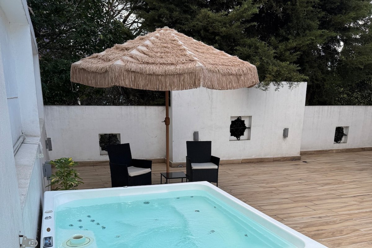 ¡Spectacular Crystal House! -7BR upscale. gallery image 3