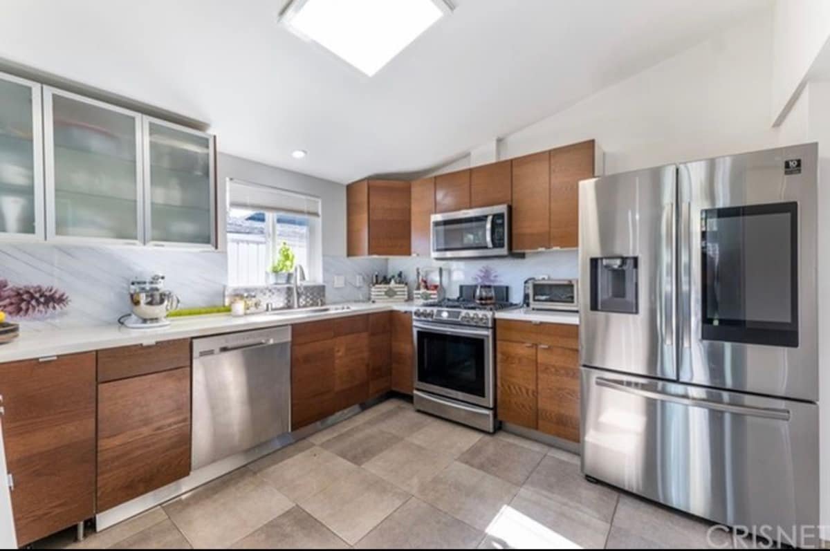 5 Bedroom retreat with large pool and yard gallery image 5