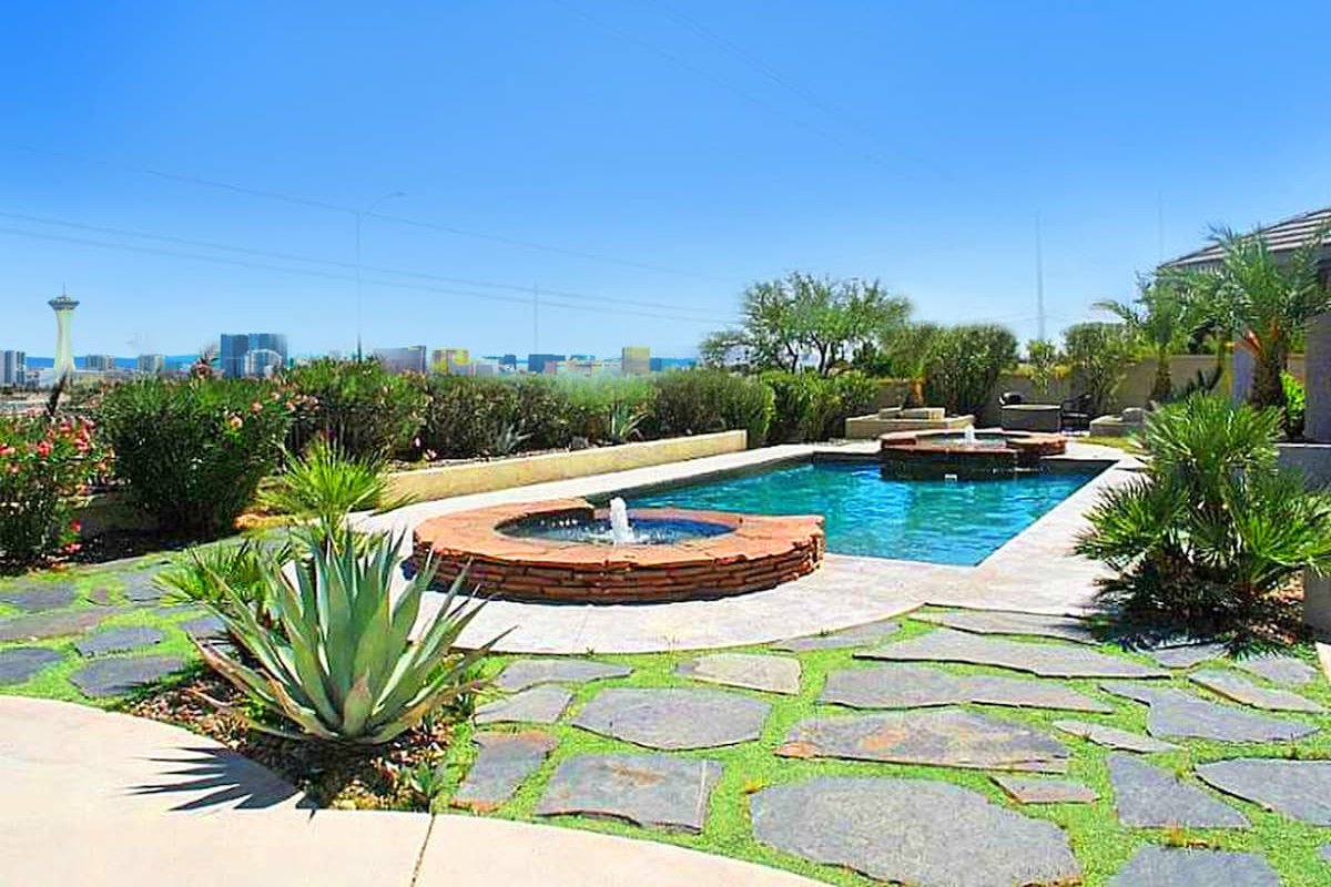 Licensed Luxury Estate with Amazing Strip Views! gallery image 4