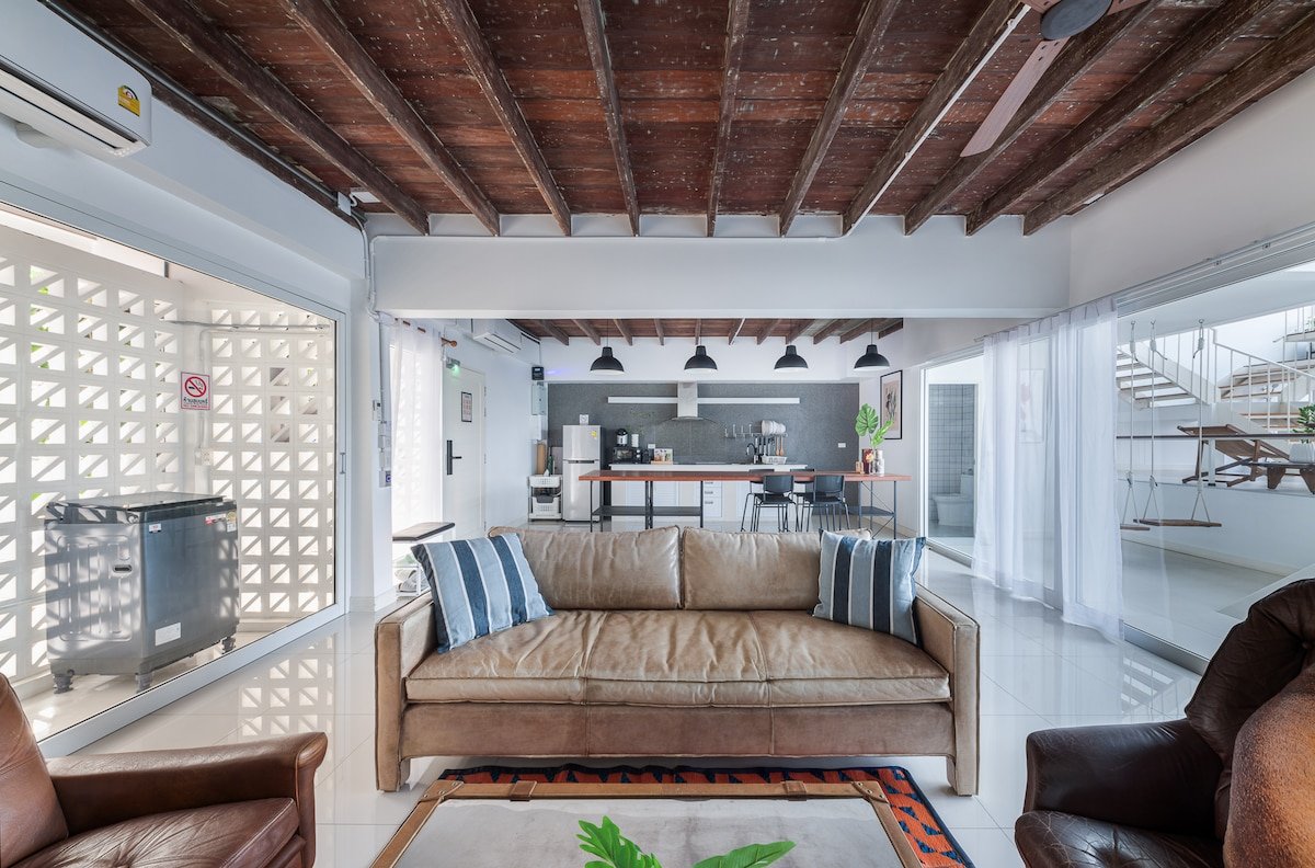 Romantic Villa by canal near BTS Onnut BKK. gallery image 4