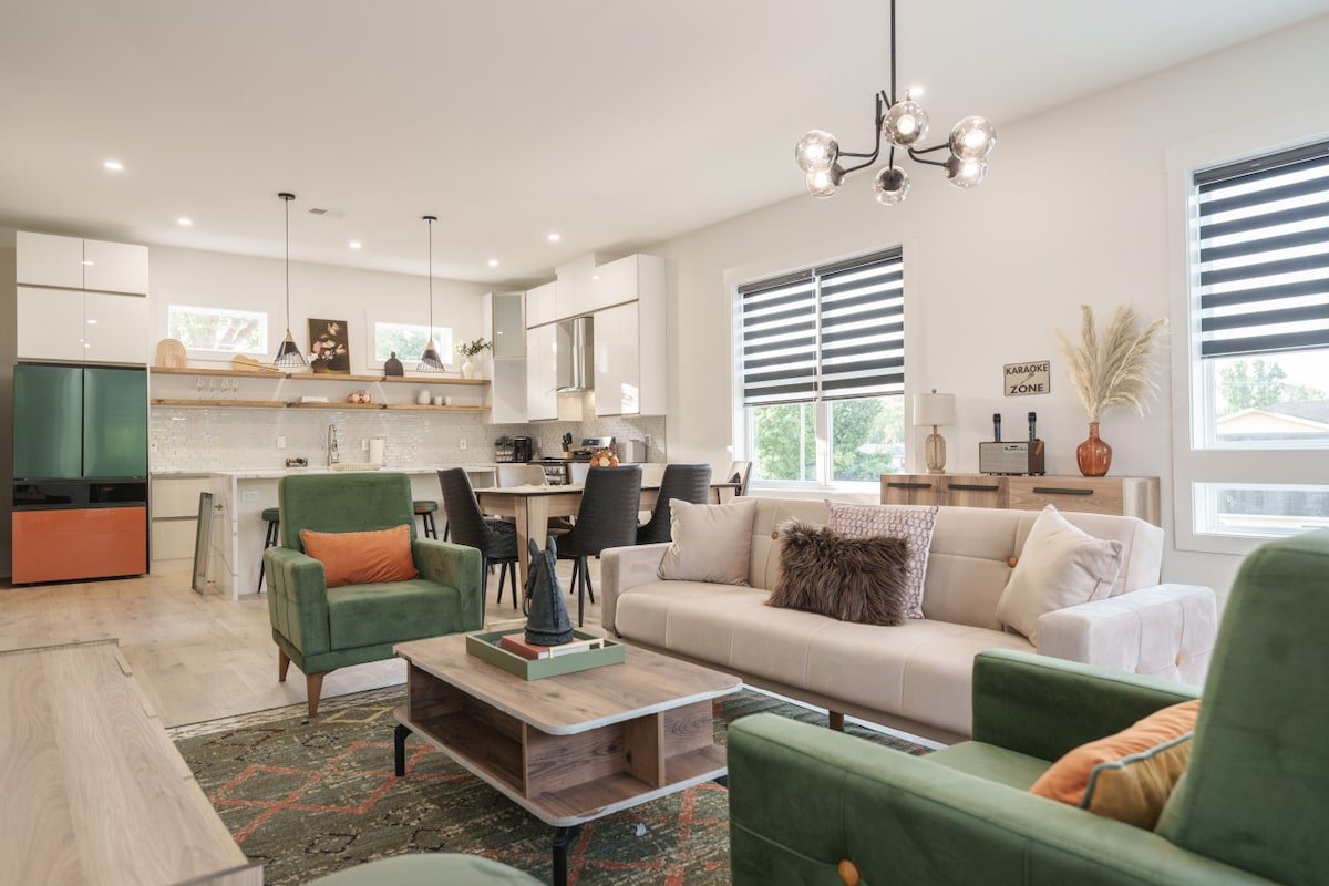 2 Bedroom – Workspace/Fast WiFi – 2 Car Garage! gallery image 2