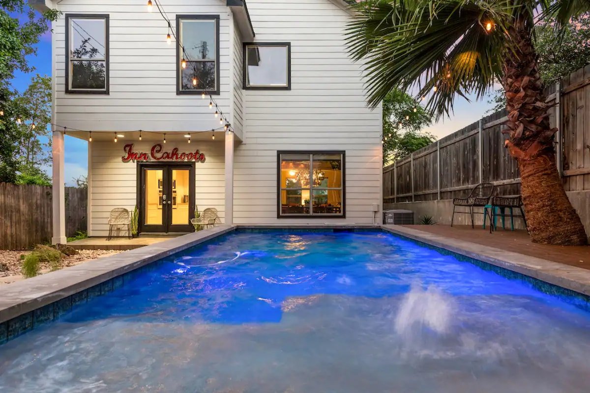 Single Malt Manor | Downtown Austin gallery image 2