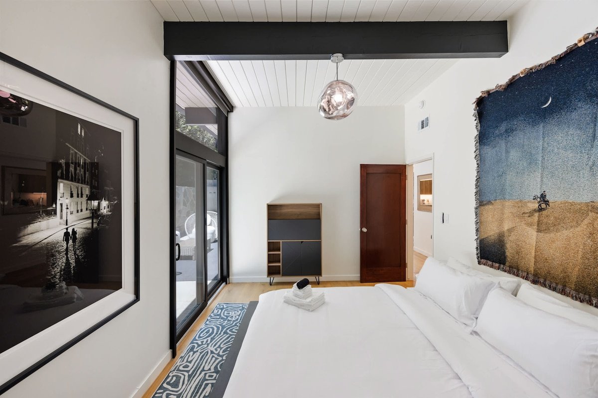 New Listing! Architectural Oasis by Colby & Conrad gallery image 3