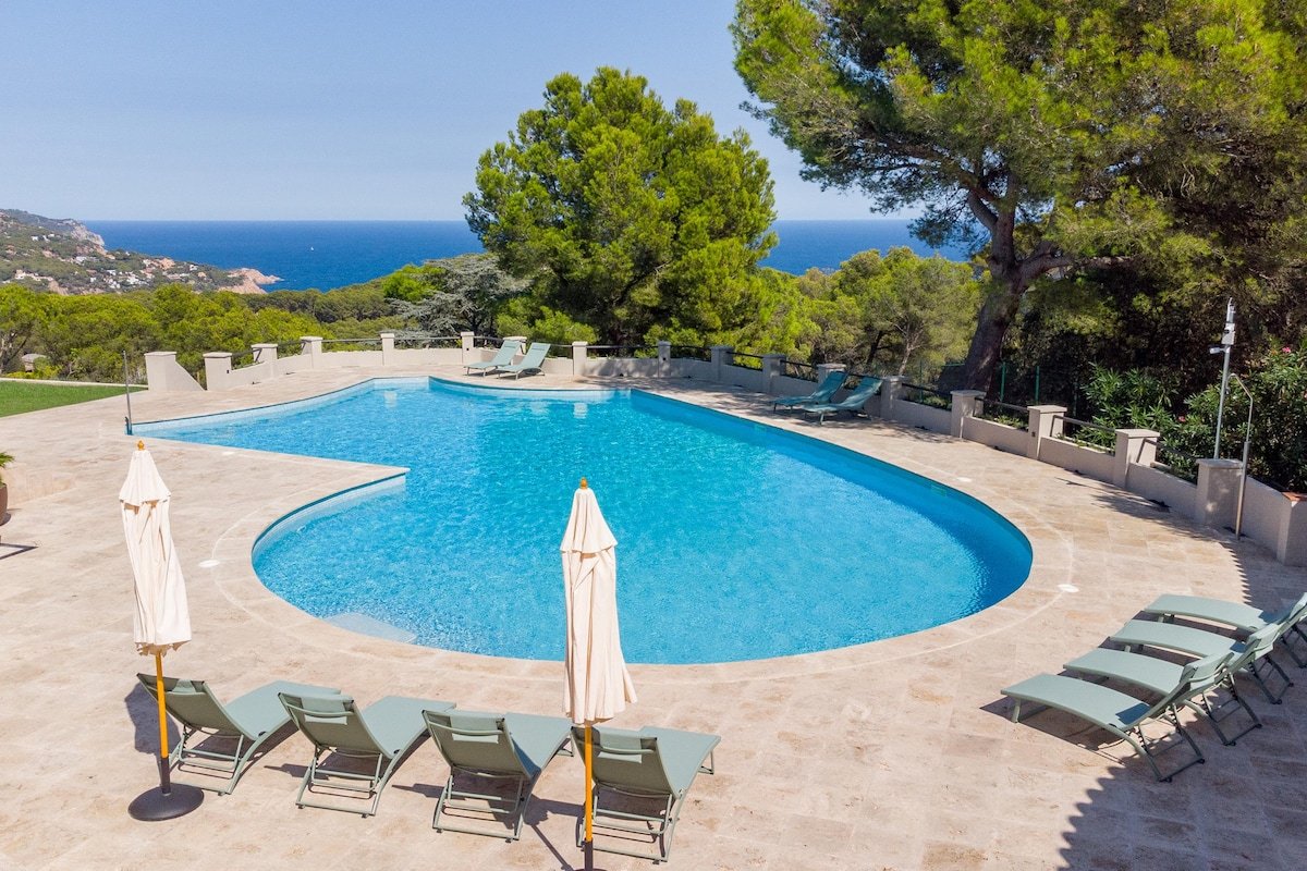 sa guarda – luxury villa with a large 210m2 swimmi gallery image 5