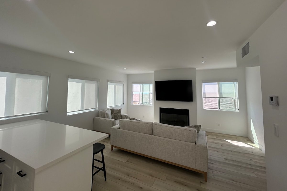 MB Modern Sand Section Sea View gallery image 4