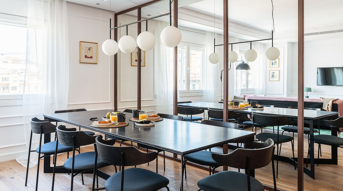 Huge 4 bed/4bathensuite, same block as gaudi house gallery image 2