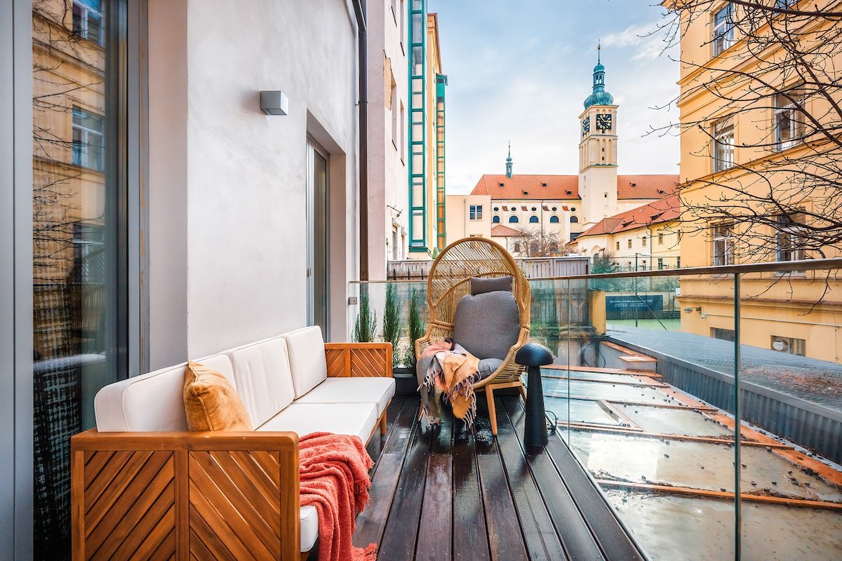 3BR OLD TOWN Deluxe Apartment + Terrace gallery image 2