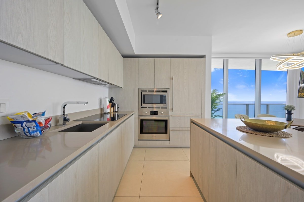 The Amazing Ocean front apartment at LYFE Resort! gallery image 3