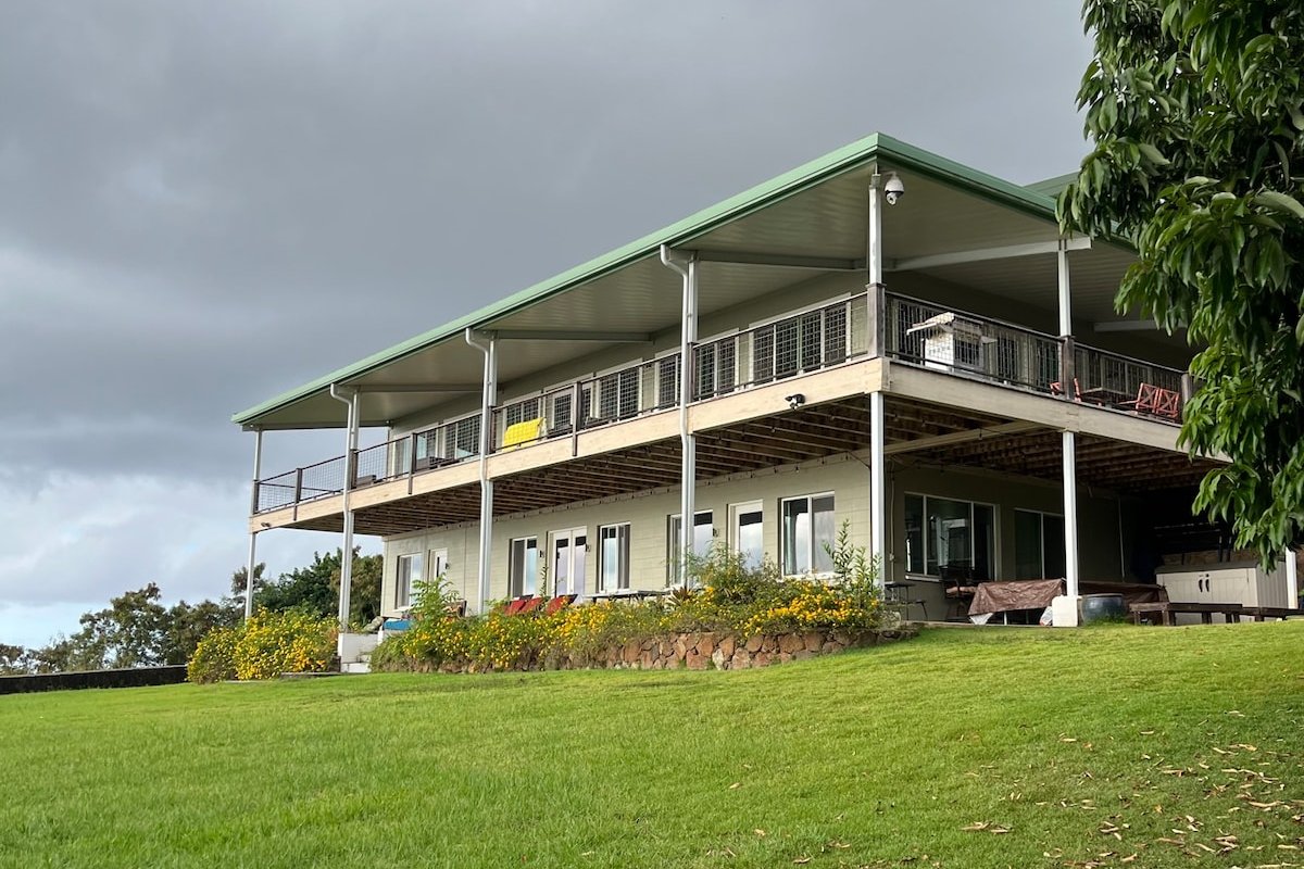 Waimea Bay Luxury Estate Views & Hot tub gallery image 3
