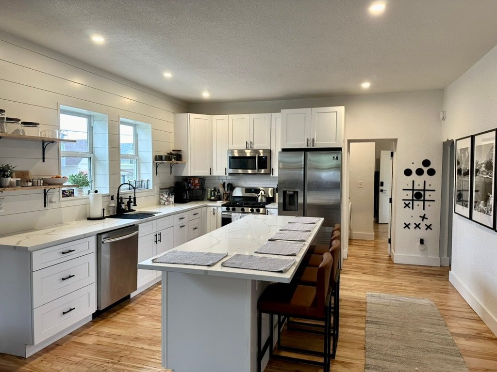 Modern 4-Bedroom Retreat in Denver gallery image 4