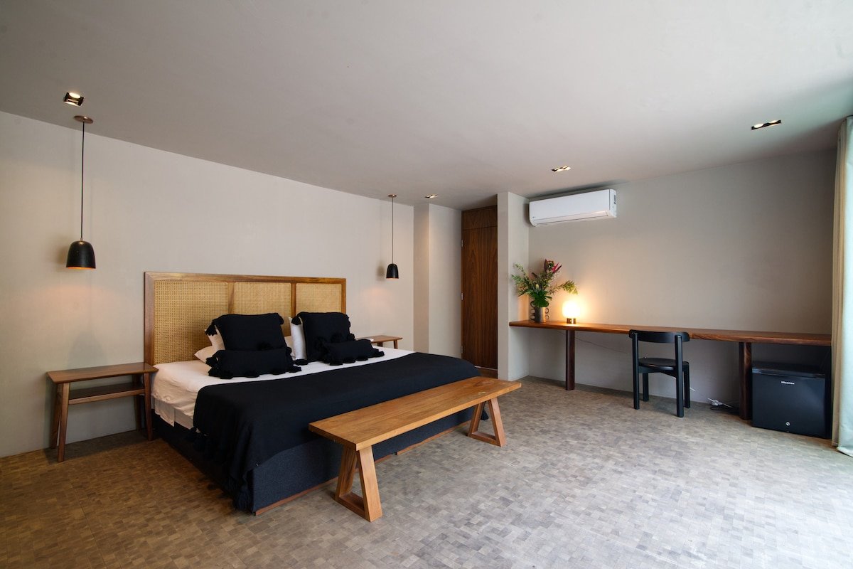 Serviced 4BR Retreat | Designer Home in Condesa gallery image 4