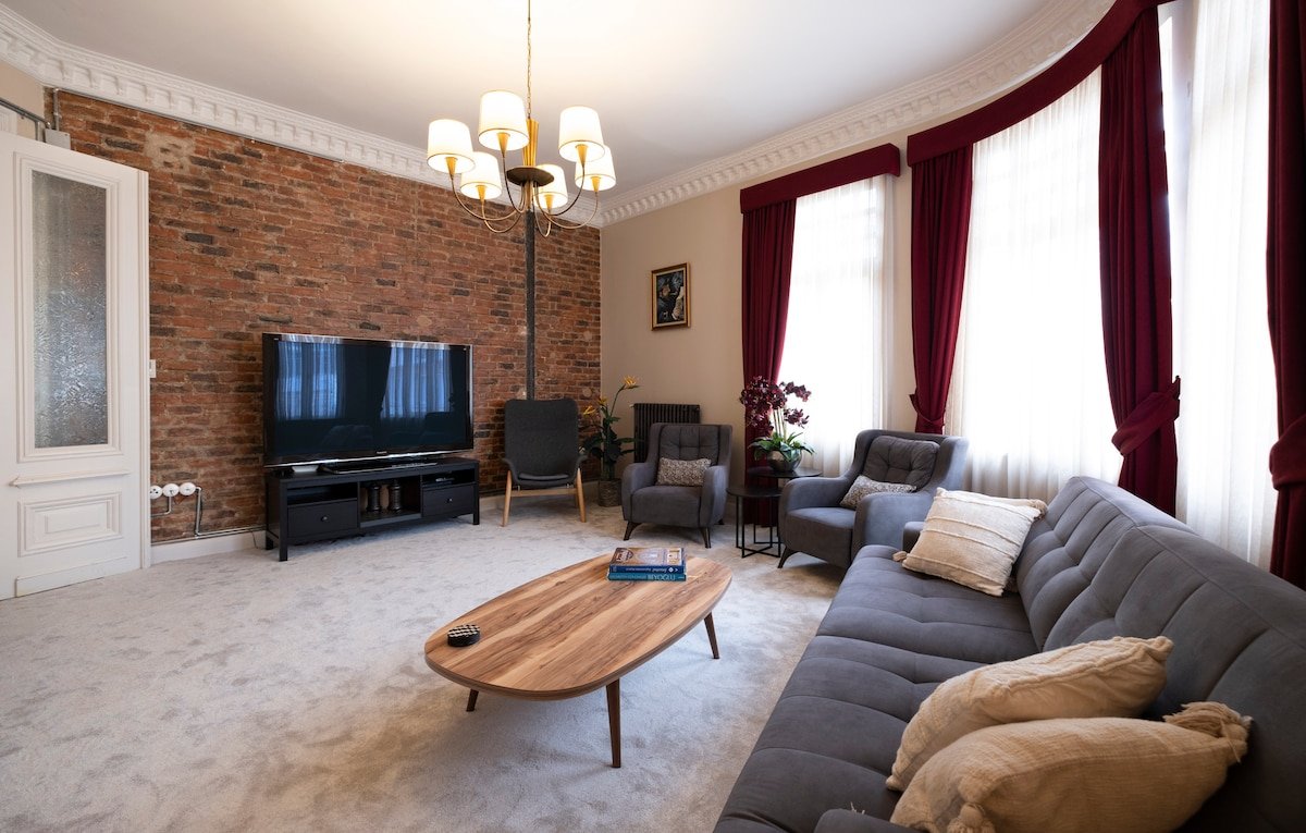 Beautiful Historical Flat in the Heart of Beyoglu gallery image 4